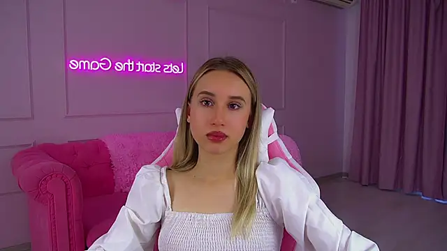 Snapshot of VictoriaHopsons chatting on September 27, 2025, 6:29 am VictoriaHopsons online show from September 27, 2025, 6:29 am