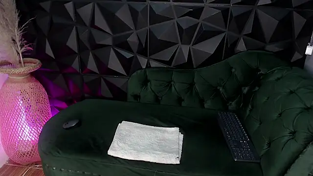 Snapshot of helenasaenz chatting on October 23, 2025, 12:48 pm helenasaenz online show from October 23, 2025, 12:48 pm