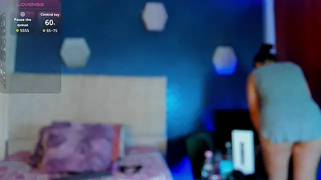 Snapshot of thania_777 chatting on October 9, 2025, 10:52 pm thania 777 online show from October 9, 2025, 10:52 pm