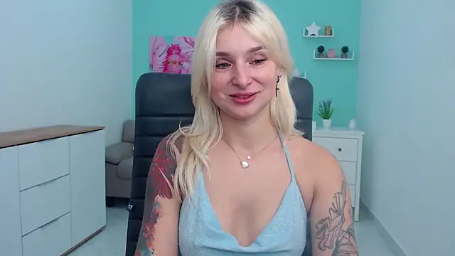 Snapshot of LilFleurish chatting on October 12, 2025, 5:17 am LilFleurish online show from October 12, 2025, 5:17 am