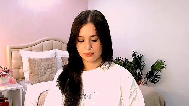 Snapshot of lil_angel_ chatting on September 28, 2025, 6:57 pm lil angel  online show from September 28, 2025, 6:57 pm