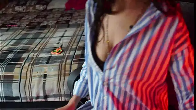 NidhiChandra online show from October 8, 2025, 8:01 am