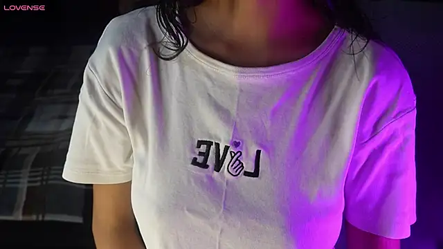 Snapshot of NidhiChandra chatting on October 13, 2025, 1:00 pm NidhiChandra online show from October 13, 2025, 1:00 pm