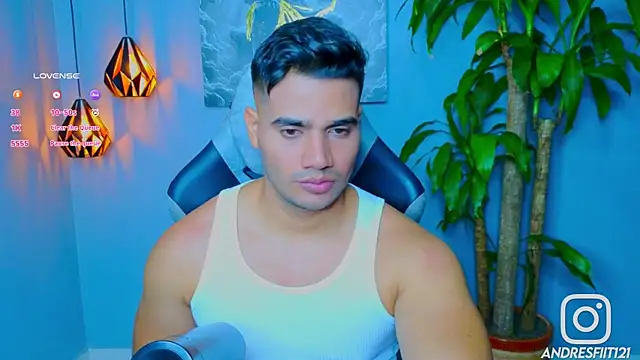 Snapshot of AndresR3 chatting on September 20, 2025, 2:45 am AndresR3 online show from September 20, 2025, 2:45 am