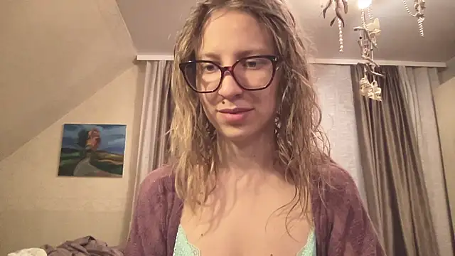 Snapshot of SenseInner chatting on November 12, 2025, 4:40 pm SenseInner online show from November 12, 2025, 4:40 pm