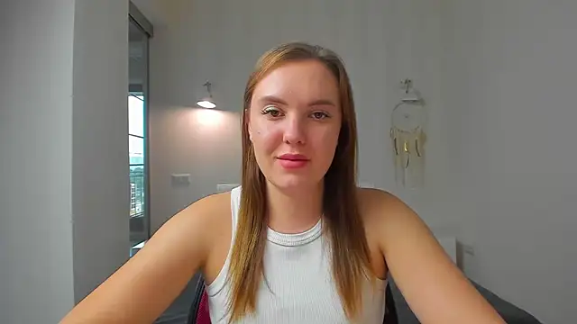 EmmaNorman online show from October 5, 2025, 2:26 pm