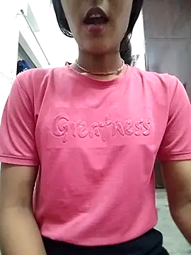 Snapshot of Naina_04 chatting on September 25, 2025, 4:11 pm Naina 04 online show from September 25, 2025, 4:11 pm