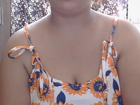 Snapshot of Roxy_sweety_ chatting on September 28, 2025, 5:02 am Roxy sweety online show from September 28, 2025, 5:02 am