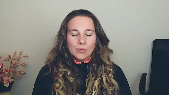 Snapshot of Darklure_ chatting on October 2, 2025, 9:11 pm Darklure  online show from October 2, 2025, 9:11 pm