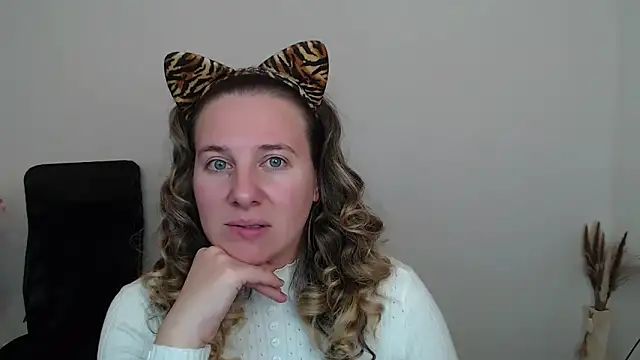 Snapshot of Darklure_ chatting on October 14, 2025, 3:24 pm Darklure  online show from October 14, 2025, 3:24 pm