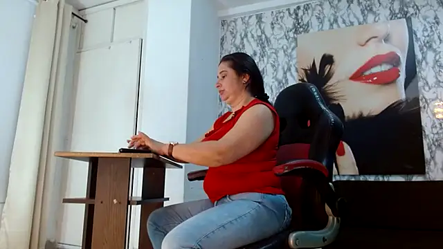 Snapshot of mariani_smith chatting on October 8, 2025, 12:03 pm mariani smith online show from October 8, 2025, 12:03 pm