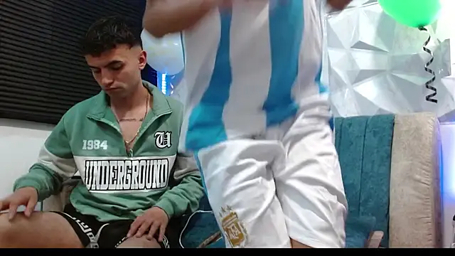 Snapshot of Isaac_tan chatting on September 12, 2025, 8:03 am Isaac tan online show from September 12, 2025, 8:03 am