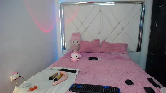 Snapshot of Dulce_petit_ chatting on September 15, 2025, 11:32 am Dulce petit  online show from September 15, 2025, 11:32 am