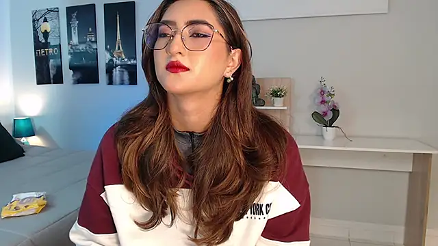 Snapshot of madame_lottie chatting on September 13, 2025, 12:38 pm madame lottie online show from September 13, 2025, 12:38 pm