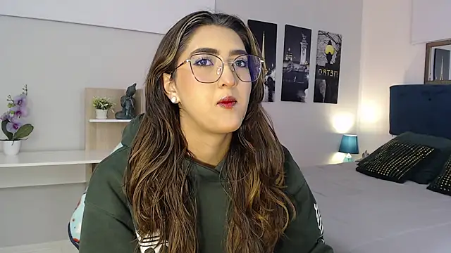 Snapshot of madame_lottie chatting on October 14, 2025, 12:28 pm madame lottie online show from October 14, 2025, 12:28 pm