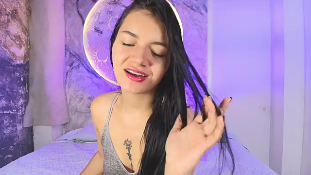 Snapshot of RoxanaBorns_ chatting on October 9, 2025, 12:36 pm RoxanaBorns  online show from October 9, 2025, 12:36 pm