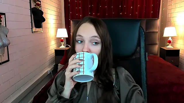 ameliaglamour online show from November 18, 2025, 5:39 pm