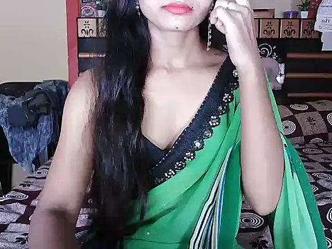 ROSE GOLDE online show from September 30, 2025, 2:55 pm