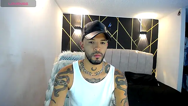 Snapshot of LickMyInk chatting on October 18, 2025, 3:20 am LickMyInk online show from October 18, 2025, 3:20 am