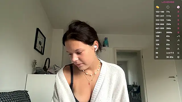 Snapshot of MaydaCornwall chatting on October 11, 2025, 7:07 am MaydaCornwall online show from October 11, 2025, 7:07 am
