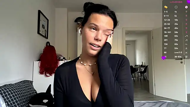 Snapshot of MaydaCornwall chatting on October 22, 2025, 7:08 am MaydaCornwall online show from October 22, 2025, 7:08 am