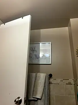 Snapshot of allybluee777 chatting on November 17, 2025, 4:40 am allybluee777 online show from November 17, 2025, 4:40 am