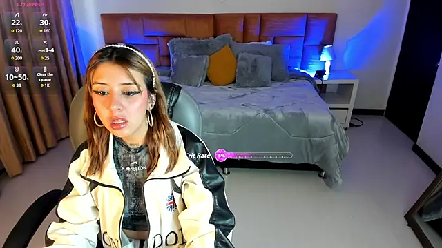 Snapshot of Catti_Brie chatting on September 24, 2025, 11:35 am Catti Brie online show from September 24, 2025, 11:35 am