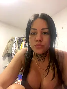 Snapshot of SquintBore chatting on November 11, 2025, 4:34 am SquintBore online show from November 11, 2025, 4:34 am