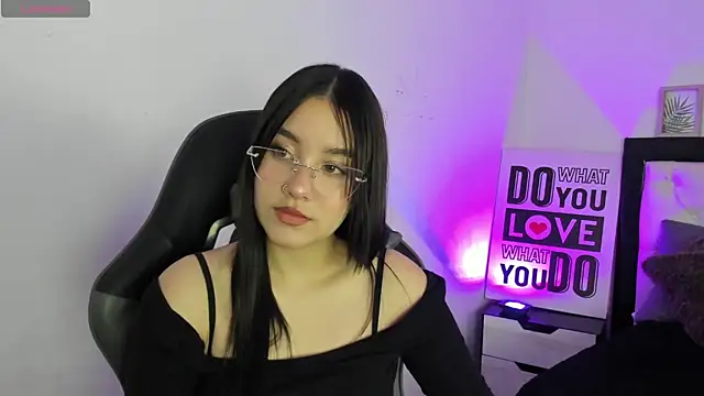 Snapshot of KimGarces chatting on September 18, 2025, 8:22 pm KimGarces online show from September 18, 2025, 8:22 pm