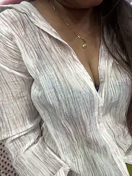 Snapshot of Naughty-Kamini chatting on October 30, 2025, 5:24 pm Naughty-Kamini online show from October 30, 2025, 5:24 pm