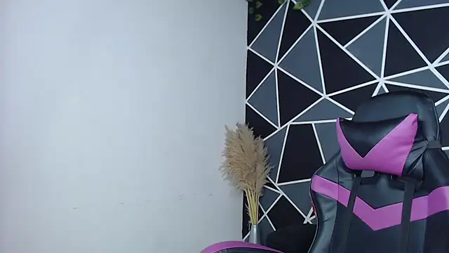 Snapshot of karol_the_warrior chatting on October 5, 2025, 7:23 pm karol the warrior online show from October 5, 2025, 7:23 pm