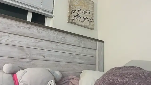 Snapshot of Julietserenity chatting on October 15, 2025, 7:52 am Julietserenity online show from October 15, 2025, 7:52 am