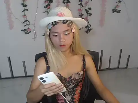 Snapshot of _lexa_ chatting on October 7, 2025, 11:24 pm lexa online show from October 7, 2025, 11:24 pm