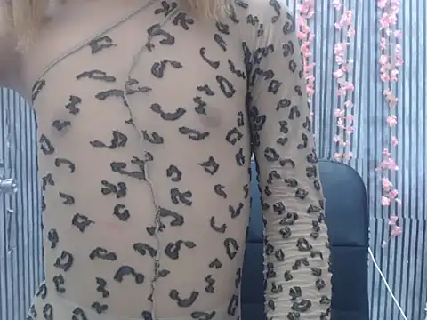 Snapshot of _lexa_ chatting on October 15, 2025, 10:43 pm lexa online show from October 15, 2025, 10:43 pm