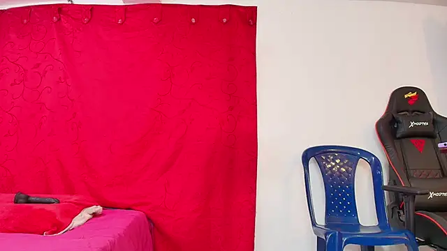 Snapshot of dominant_hipss chatting on October 15, 2025, 3:45 pm dominant hipss online show from October 15, 2025, 3:45 pm