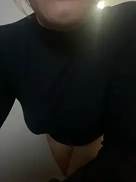 Snapshot of Julay2232 chatting on November 9, 2025, 10:57 am Julay2232 online show from November 9, 2025, 10:57 am