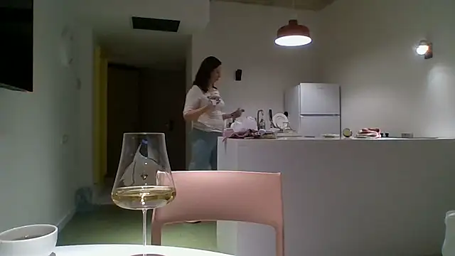 Snapshot of ALICAINWONDERLAND chatting on October 17, 2025, 5:59 pm ALICAINWONDERLAND online show from October 17, 2025, 5:59 pm