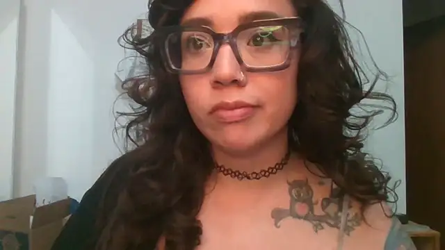 Snapshot of GypsyMamacita chatting on October 8, 2025, 2:58 pm GypsyMamacita online show from October 8, 2025, 2:58 pm