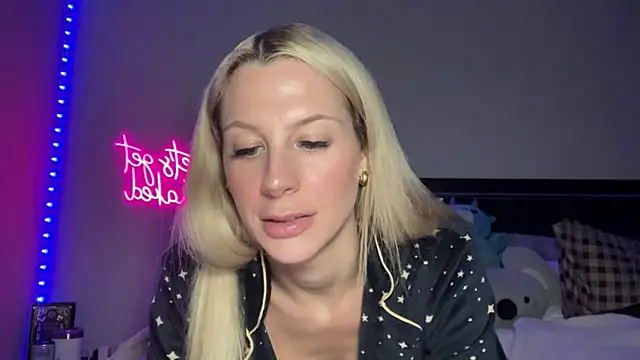 Snapshot of ChelseaCheeky chatting on October 29, 2025, 12:24 am ChelseaCheeky online show from October 29, 2025, 12:24 am