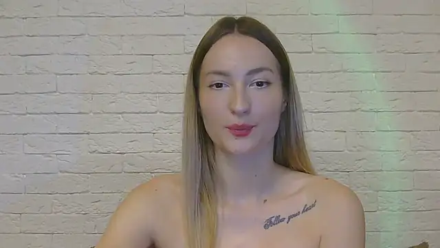 Snapshot of Alice_Sweet_01 chatting on November 18, 2025, 2:43 pm Alice Sweet 01 online show from November 18, 2025, 2:43 pm