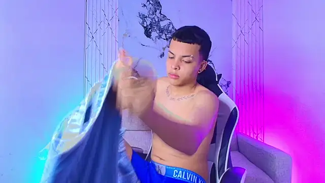 Snapshot of ThiagoCollin chatting on September 10, 2025, 9:48 pm ThiagoCollin online show from September 10, 2025, 9:48 pm