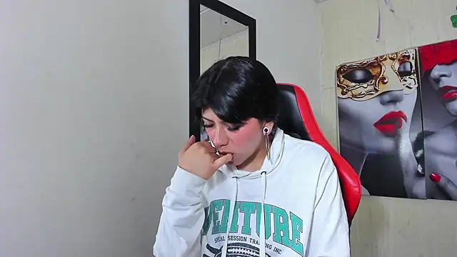 Snapshot of Raven_Rouge_ chatting on September 20, 2025, 4:46 am Raven Rouge  online show from September 20, 2025, 4:46 am