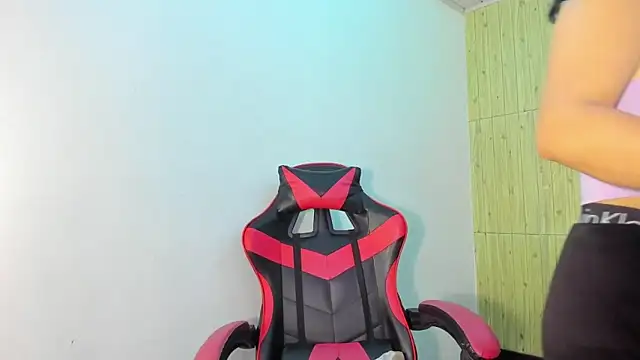 Snapshot of Raven_Rouge_ chatting on October 5, 2025, 4:44 am Raven Rouge  online show from October 5, 2025, 4:44 am