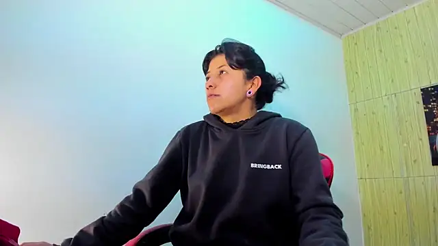 Snapshot of Raven_Rouge_ chatting on October 22, 2025, 4:13 am Raven Rouge  online show from October 22, 2025, 4:13 am