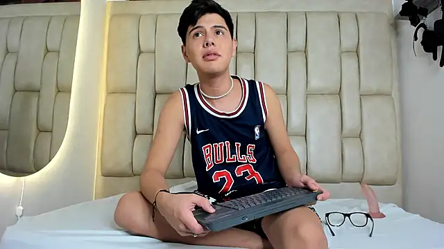 Snapshot of Felipe_Cold chatting on October 8, 2025, 2:20 am Felipe Cold online show from October 8, 2025, 2:20 am