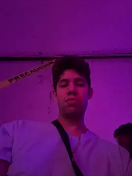 Snapshot of Maxtaylor18 chatting on October 20, 2025, 6:14 am Maxtaylor18 online show from October 20, 2025, 6:14 am