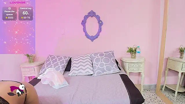 Snapshot of Nahomi_Rivera chatting on October 10, 2025, 12:59 pm Nahomi Rivera online show from October 10, 2025, 12:59 pm