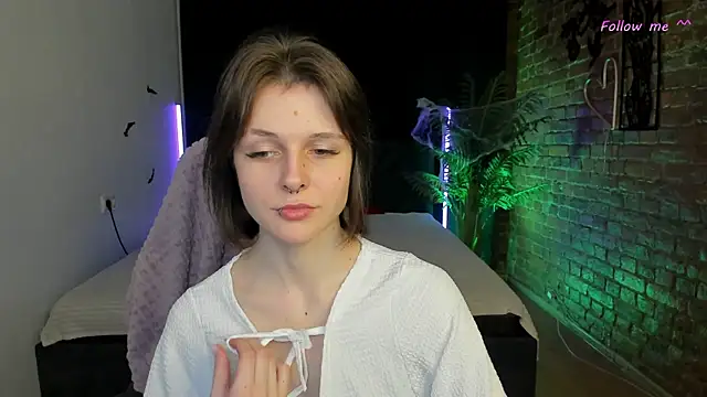 Snapshot of Shine_Vivi chatting on November 12, 2025, 3:12 pm Shine Vivi online show from November 12, 2025, 3:12 pm