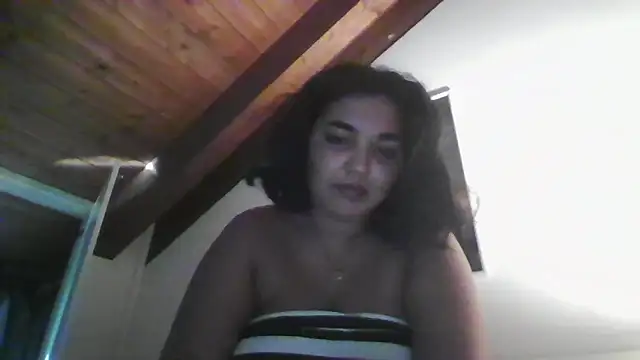 Snapshot of LadySophia03 chatting on October 2, 2025, 8:32 am LadySophia03 online show from October 2, 2025, 8:32 am