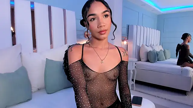Snapshot of AriaHart_Oficial chatting on October 24, 2025, 12:12 pm AriaHart Oficial online show from October 24, 2025, 12:12 pm